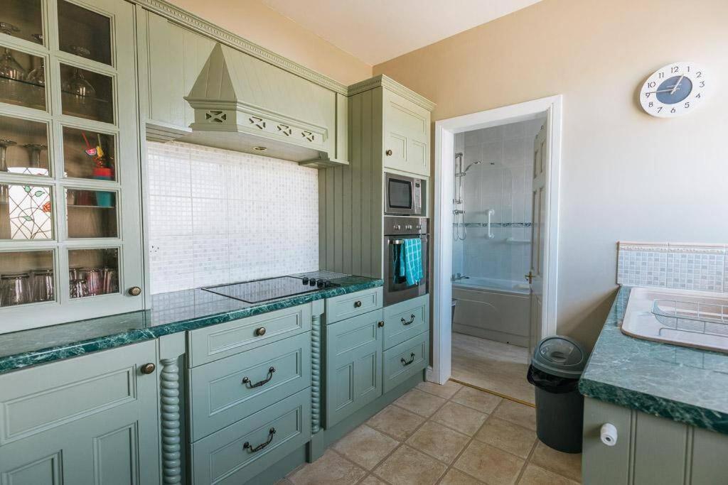 Beachfront Apartment - Ground Floor Apartment With Sea Views, Next To The Beach, Bridlington, North Yorkshire Bessingby Bagian luar foto