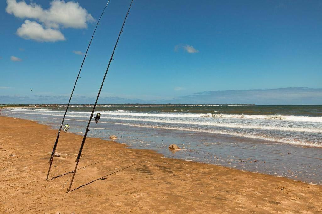 Beachfront Apartment - Ground Floor Apartment With Sea Views, Next To The Beach, Bridlington, North Yorkshire Bessingby Bagian luar foto