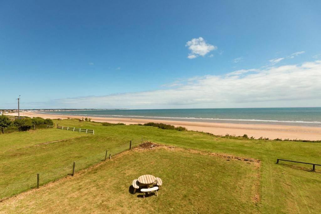 Beachfront Apartment - Ground Floor Apartment With Sea Views, Next To The Beach, Bridlington, North Yorkshire Bessingby Bagian luar foto