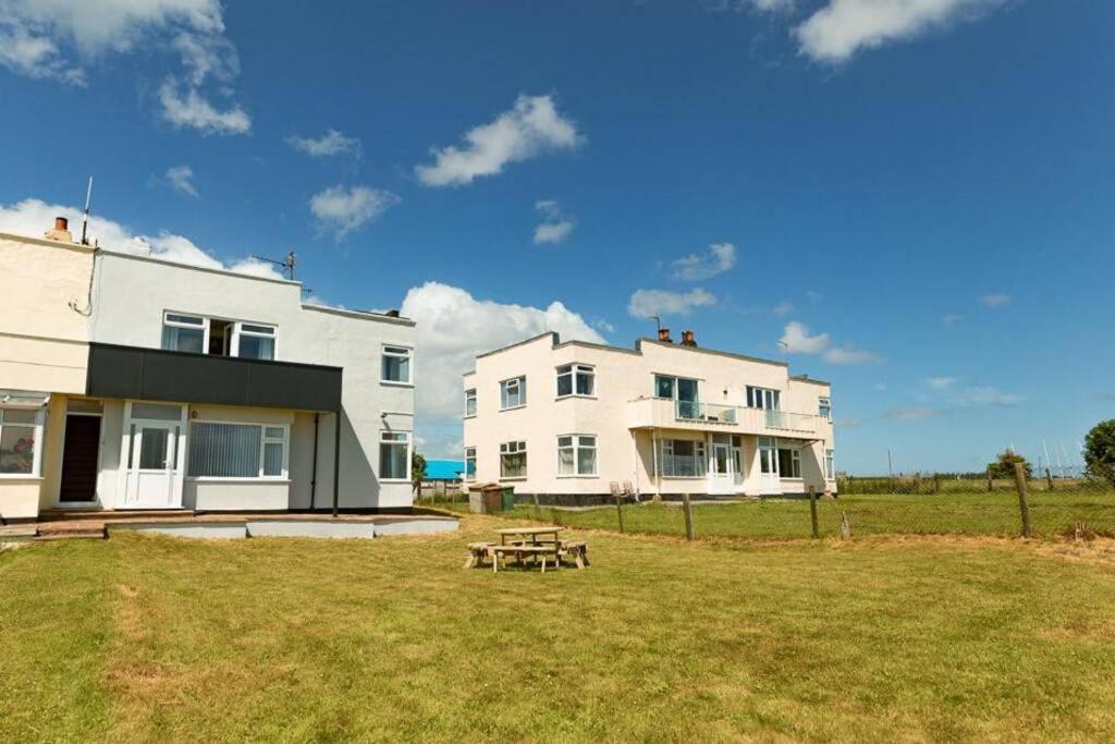 Beachfront Apartment - Ground Floor Apartment With Sea Views, Next To The Beach, Bridlington, North Yorkshire Bessingby Bagian luar foto
