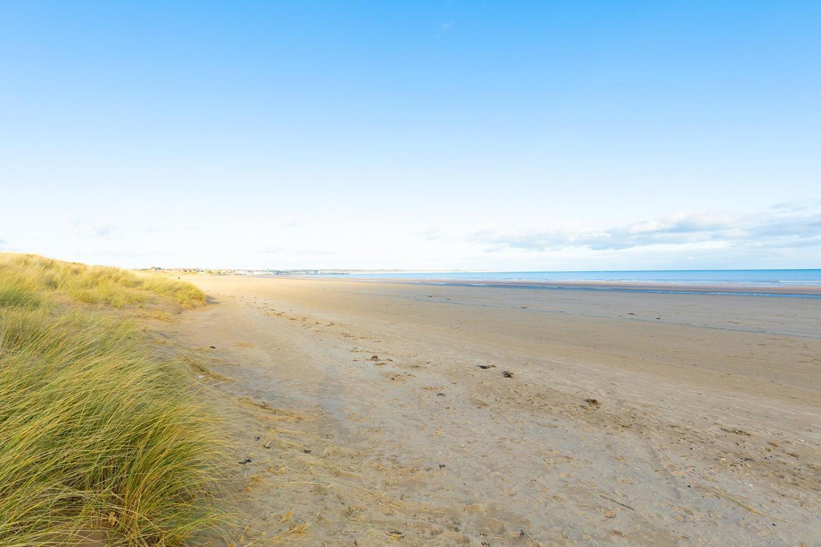 Beachfront Apartment - Ground Floor Apartment With Sea Views, Next To The Beach, Bridlington, North Yorkshire Bessingby Bagian luar foto