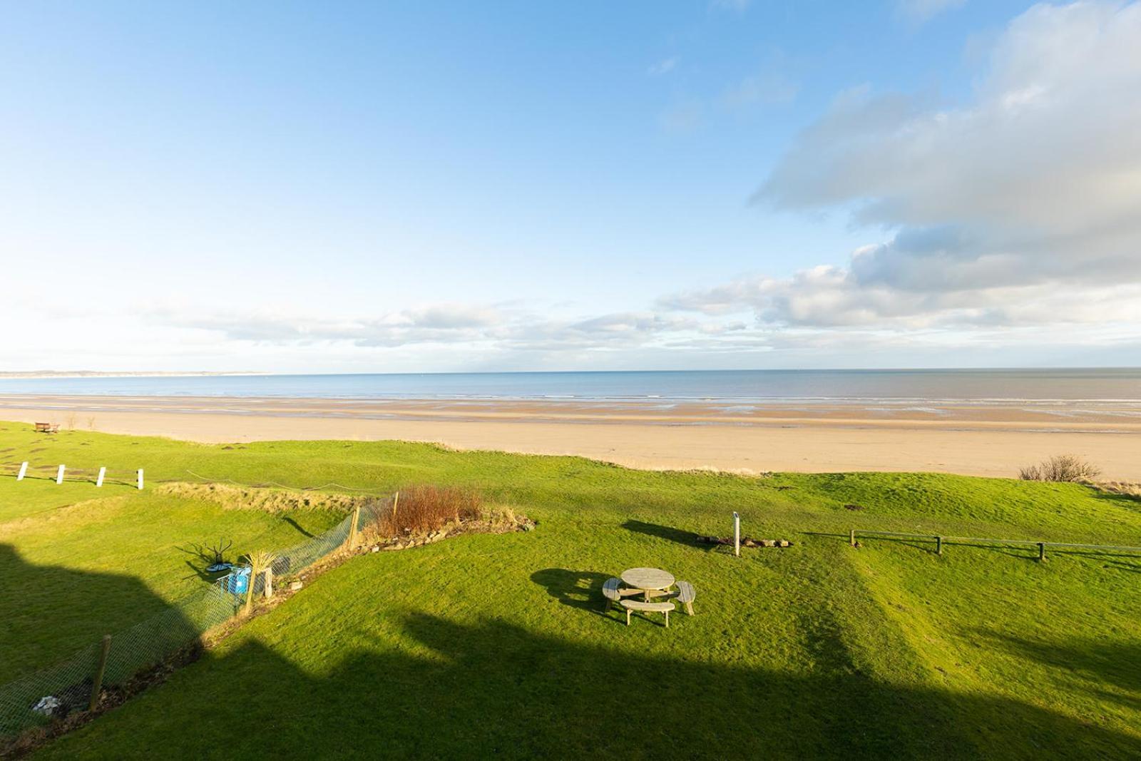 Beachfront Apartment - Ground Floor Apartment With Sea Views, Next To The Beach, Bridlington, North Yorkshire Bessingby Bagian luar foto