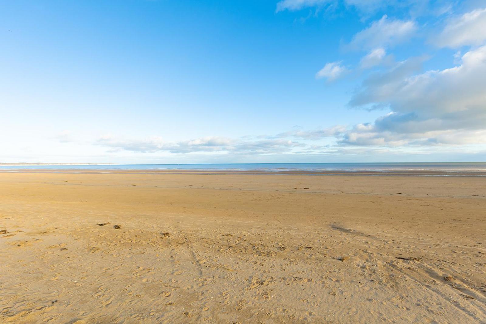 Beachfront Apartment - Ground Floor Apartment With Sea Views, Next To The Beach, Bridlington, North Yorkshire Bessingby Bagian luar foto