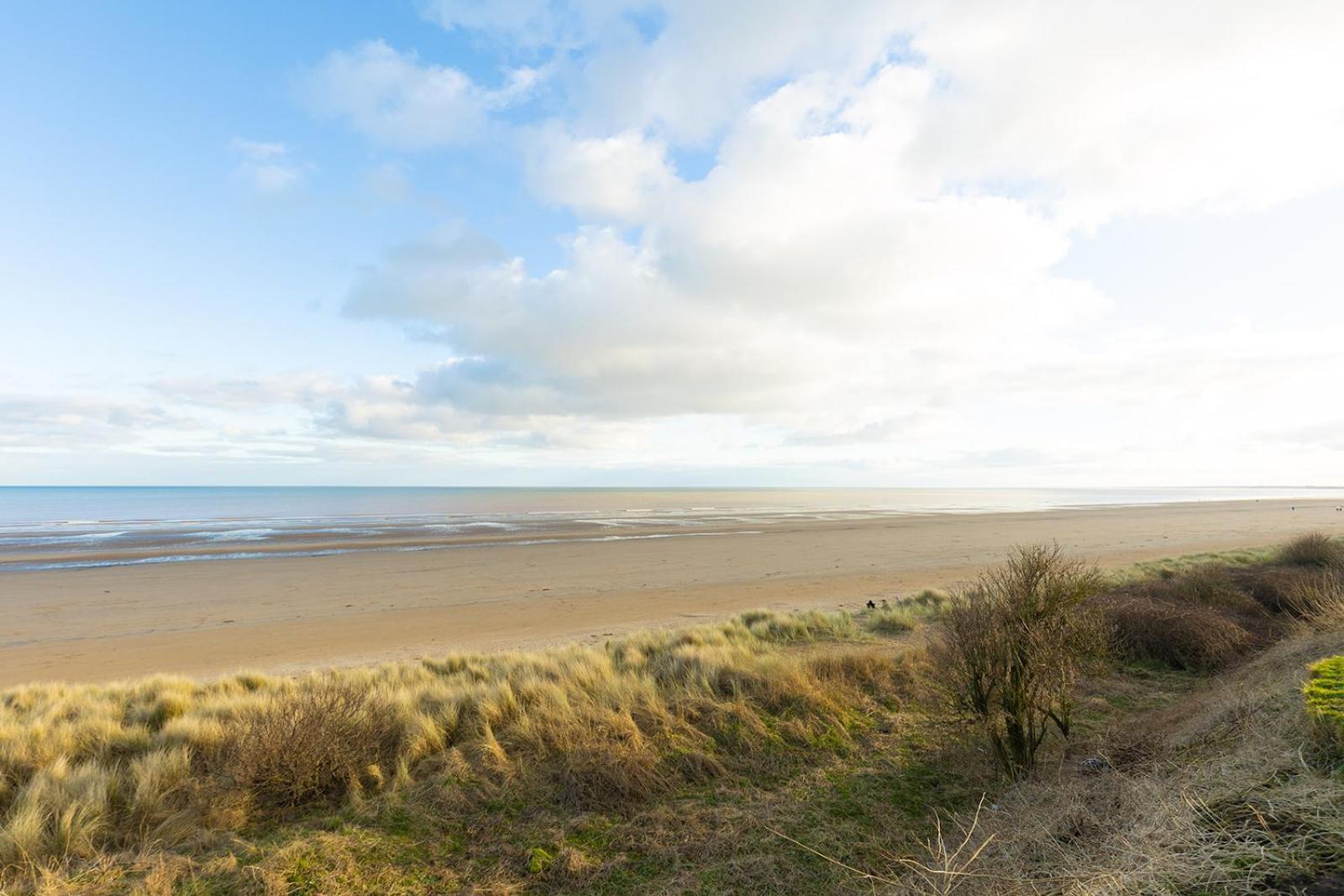 Beachfront Apartment - Ground Floor Apartment With Sea Views, Next To The Beach, Bridlington, North Yorkshire Bessingby Bagian luar foto